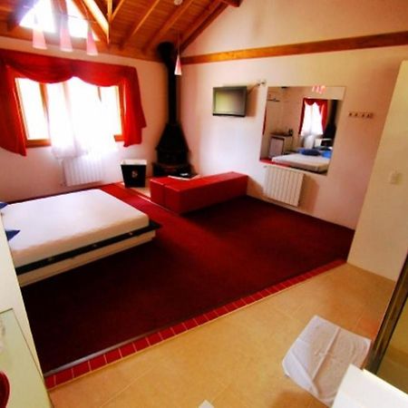 Motel Tentacao (Adults Only) Canela Zimmer foto