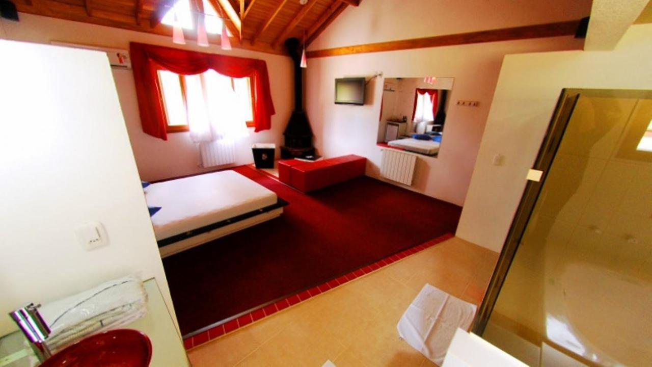 Motel Tentacao (Adults Only) Canela Zimmer foto